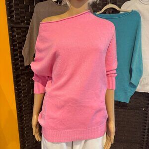 SWEATER - BLOUSE $30